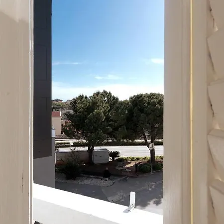 Apartment Central - Charming Historic Gem - Modern Comforts *